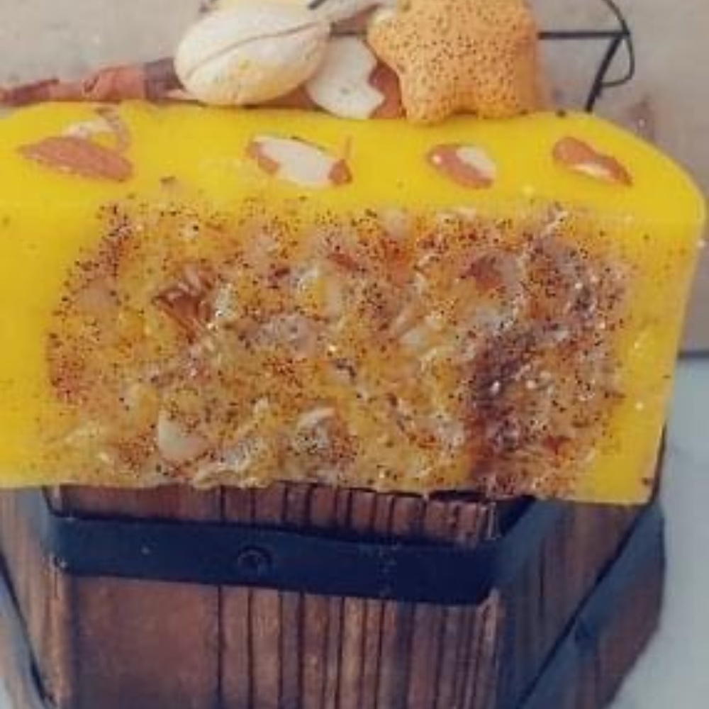 Almond soap 🧼 with Pear Extract 🍐 / Jabón de almendra con extracto de Pera
